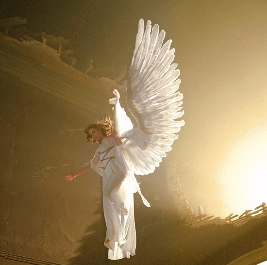 ANGELS GIVE STRATEGIC INFORMATION IN TIMES OF CRISIS